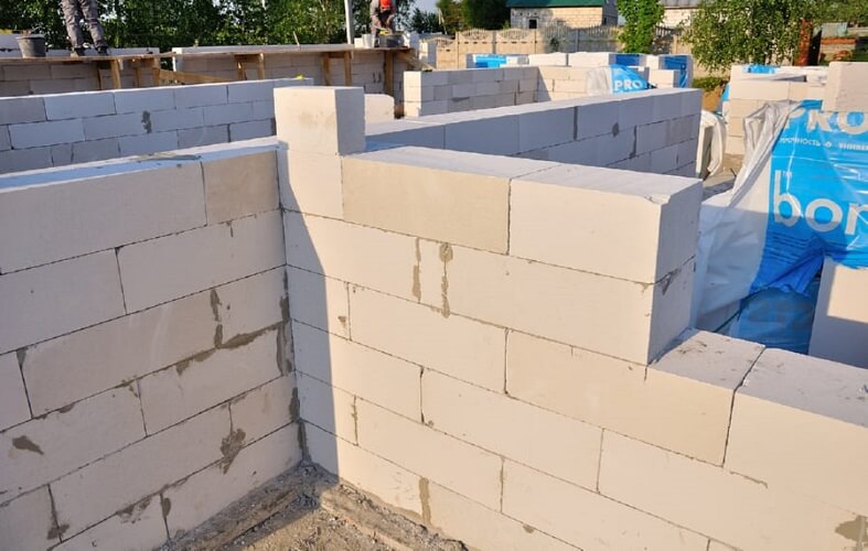 Кладка блоков в Бресте