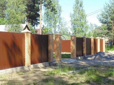 Монтаж забора из металлопрофия в Бресте