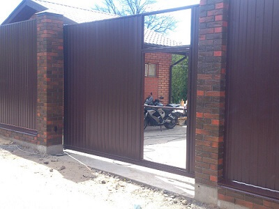 Монтаж забора из профнастила в Бресте