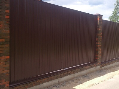 Установка забора из профнастила в Бресте